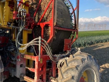 Harvester with rond boxes for tractor 