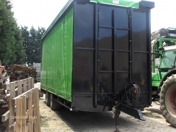 Fixed trailer with roll-up curtains