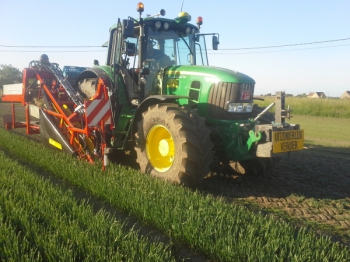 Leek harvesters